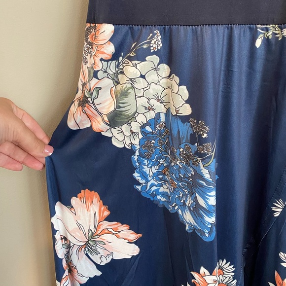 Kilig L Navy Floral Maxi Dress - Picture 3 of 12